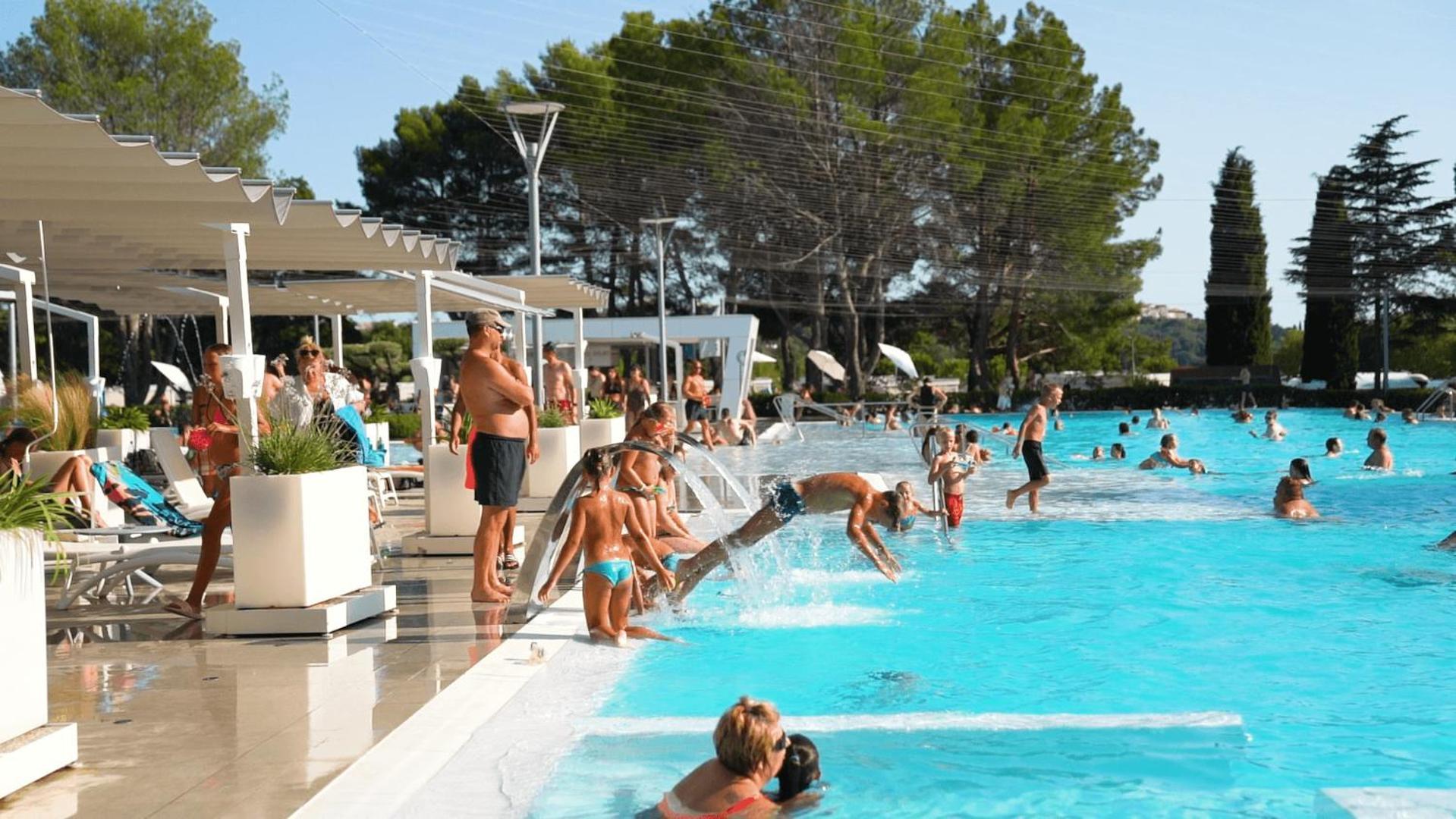 Easyatent Camping Valkanela Orsera Esterno foto