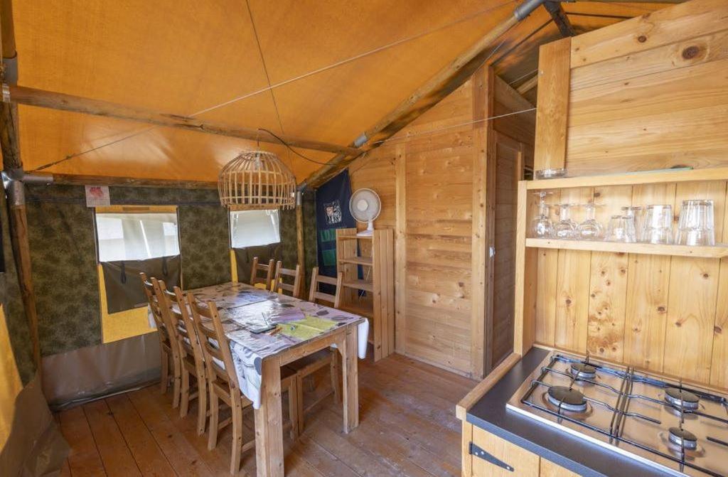 Easyatent Camping Valkanela Orsera Camera foto