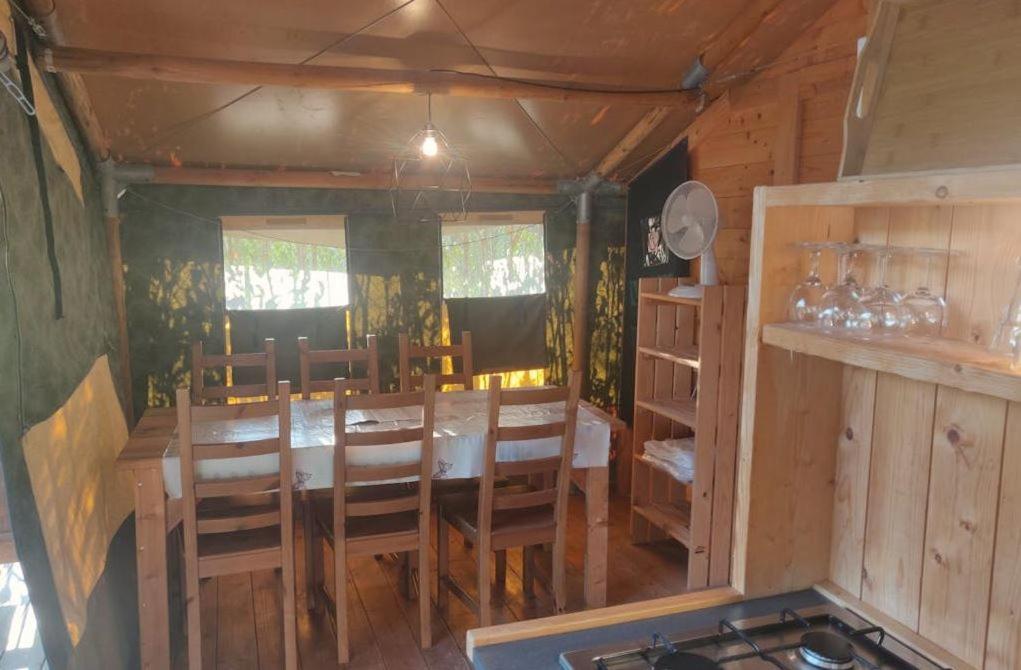 Easyatent Camping Valkanela Orsera Camera foto