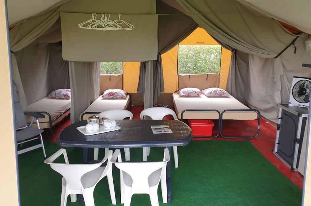 Easyatent Camping Valkanela Orsera Camera foto